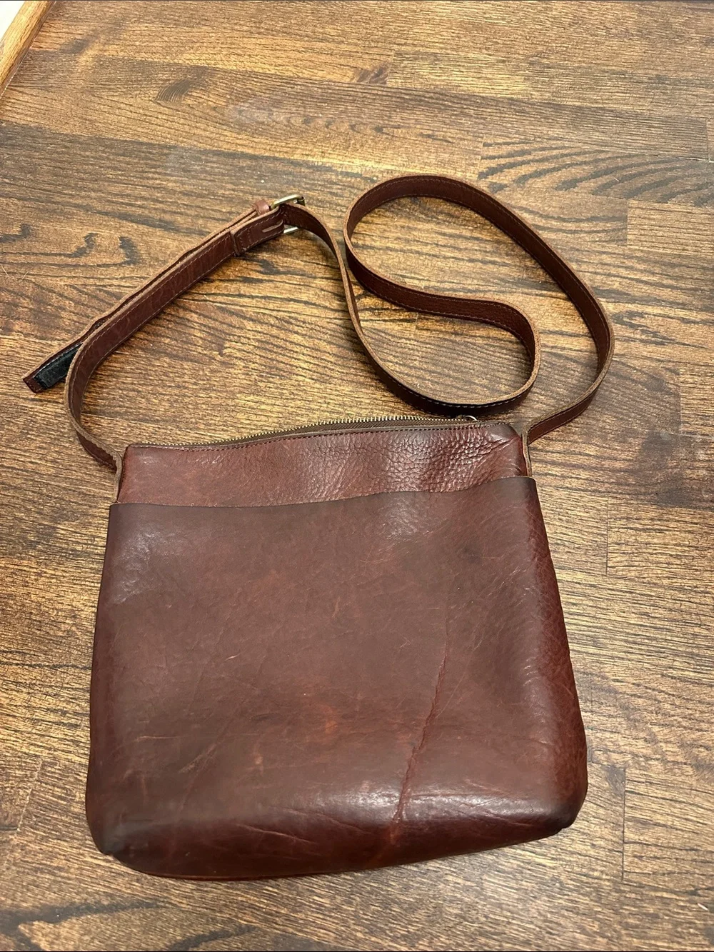 Unisex Brown Leather Messenger Crossbody Bag